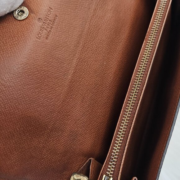 Louis Vuitton Monogram Sarah Wallet - Picture 9 of 14
